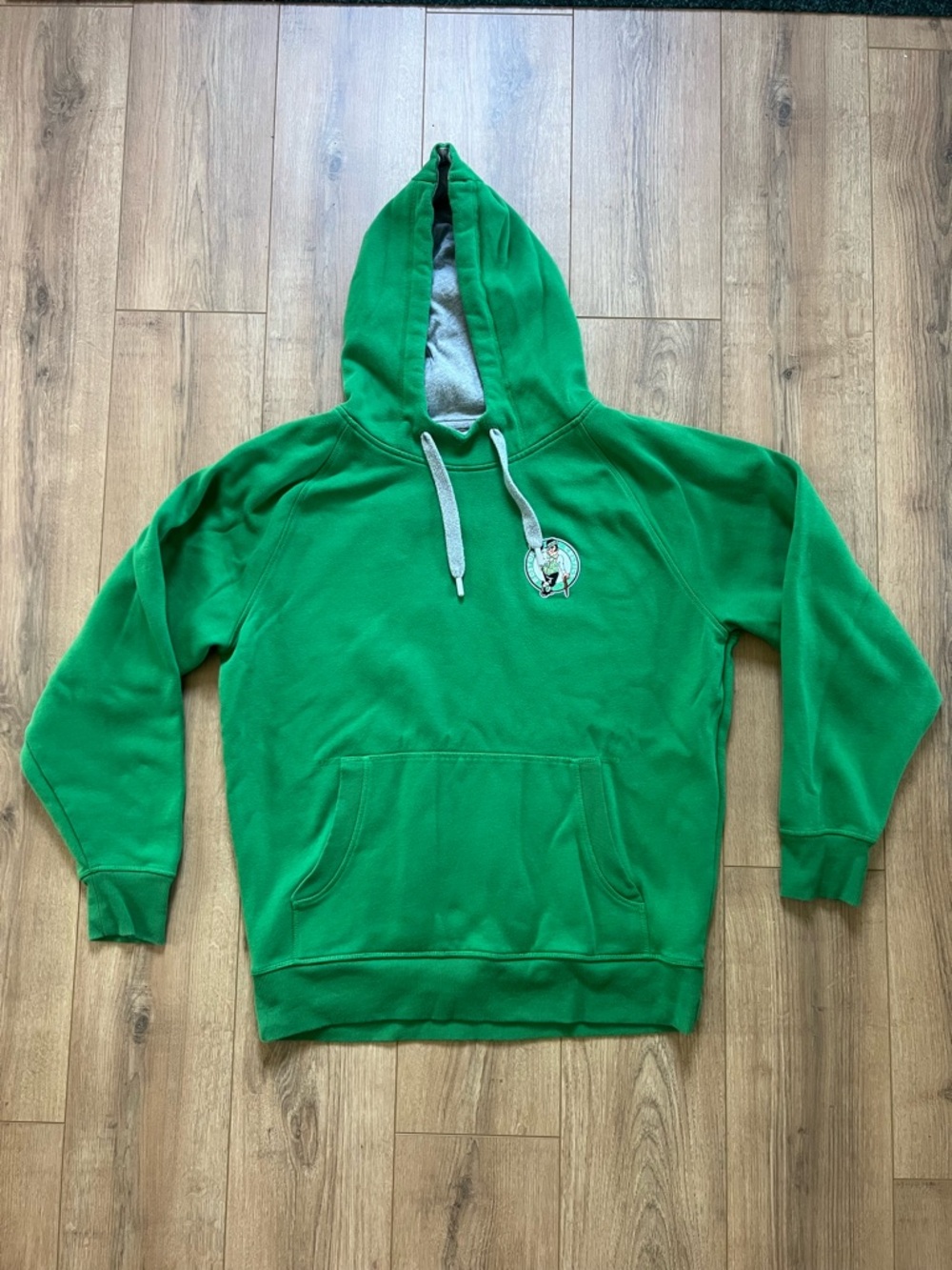 Antigua Boston Celtics Green Hooded Sweatshirt with Small Logo Patch